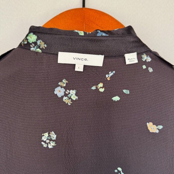Vince Black Blue Scattered Floral Print 100% Silk Mother of Pearl Button Blouse - Picture 12 of 16